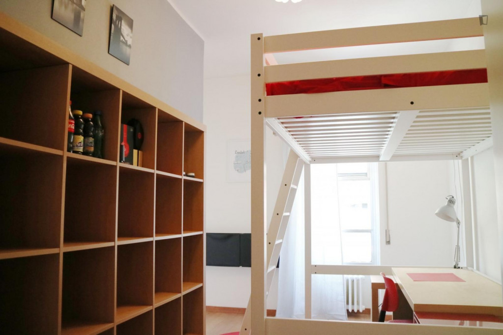 Large Cozy single bedroom with balcony and outside area