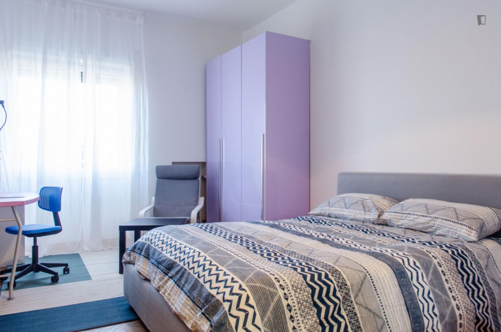 Large Great looking single bedroom in a property with balcony and outside area