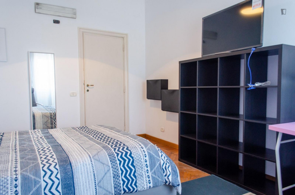 Large Great looking single bedroom in a property with balcony and outside area
