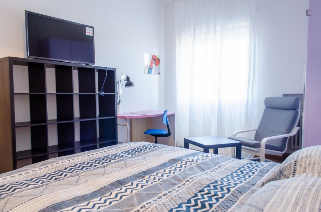 Large Great looking single bedroom in a property with balcony and outside area