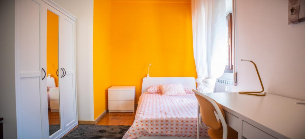 Cozy single bedroom with balcony and outside area - Rome - chambre - ImmoJeune