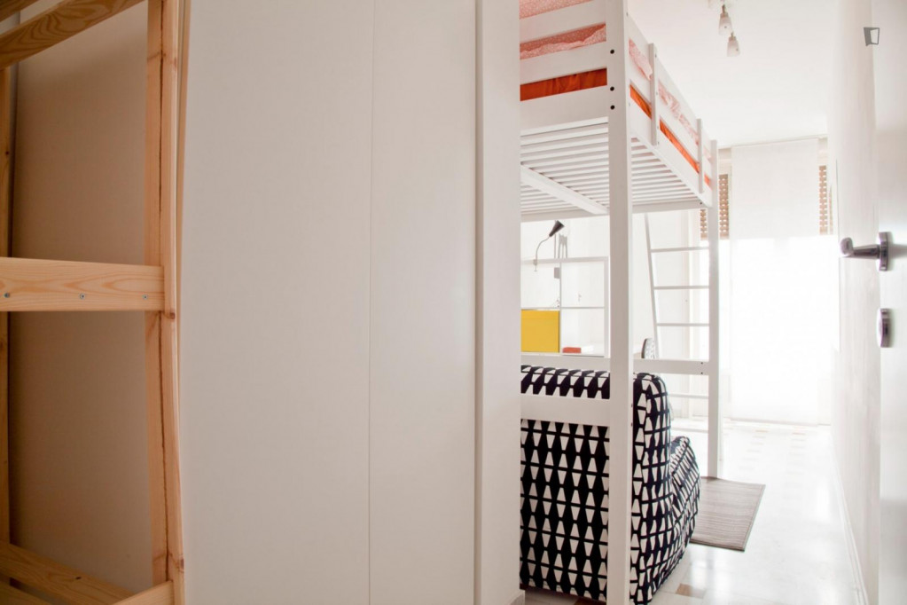 Large Cozy single bedroom with balcony and outside area