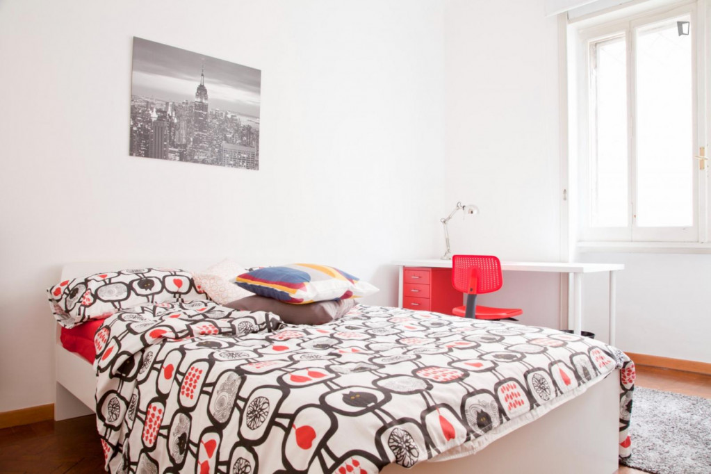 Large Great looking single bedroom in a property with balcony and outside area