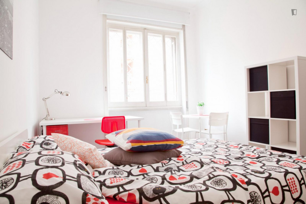Large Great looking single bedroom in a property with balcony and outside area