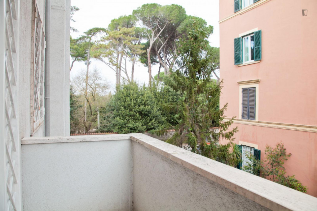 Large Cozy single bedroom in a property with balcony and outside area - Rome - chambre - ImmoJeune
