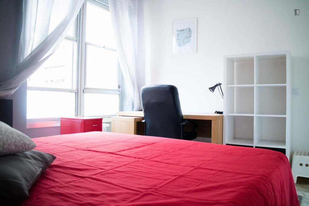 Large Cozy single bedroom in a property with balcony and outside area