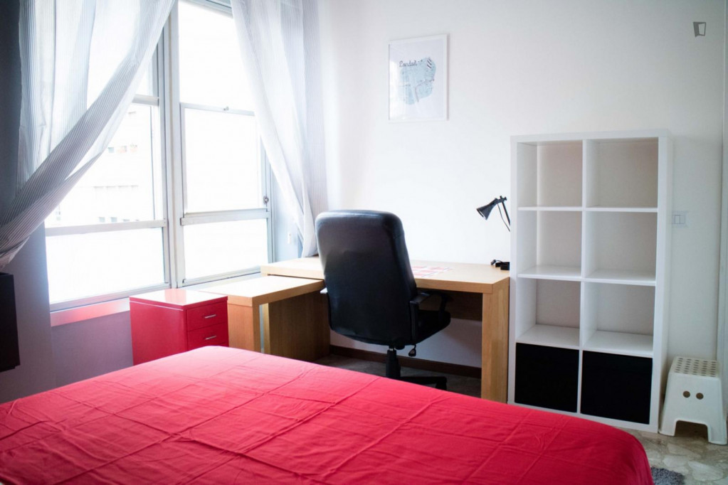 Large Cozy single bedroom in a property with balcony and outside area