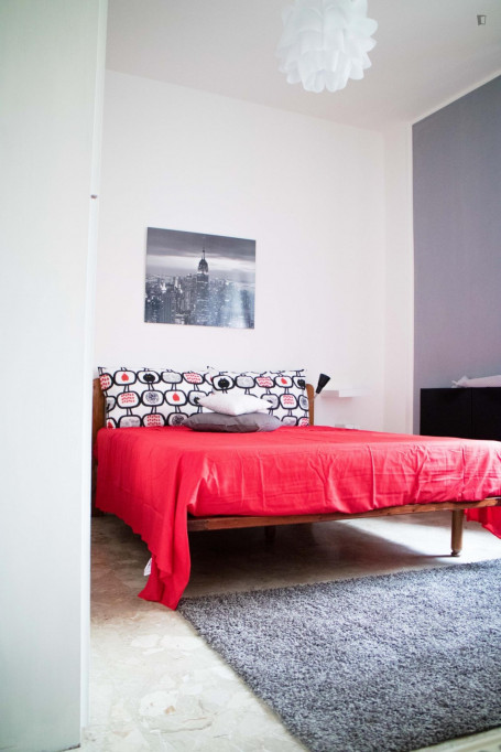 Large Cozy single bedroom in a property with balcony and outside area