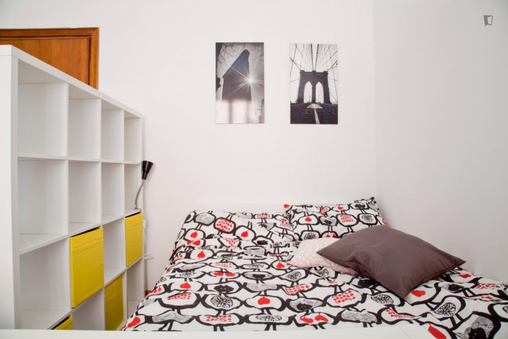 Large Appealing single bedroom in a property with balcony and outside area - Rome - chambre - ImmoJeune