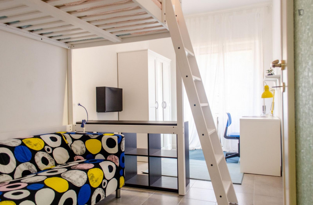 Large Great looking single bedroom in a property with balcony and outside area