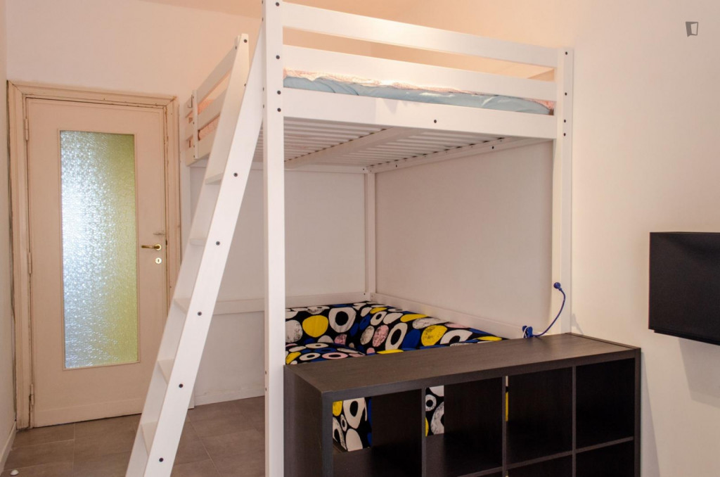 Large Great looking single bedroom in a property with balcony and outside area