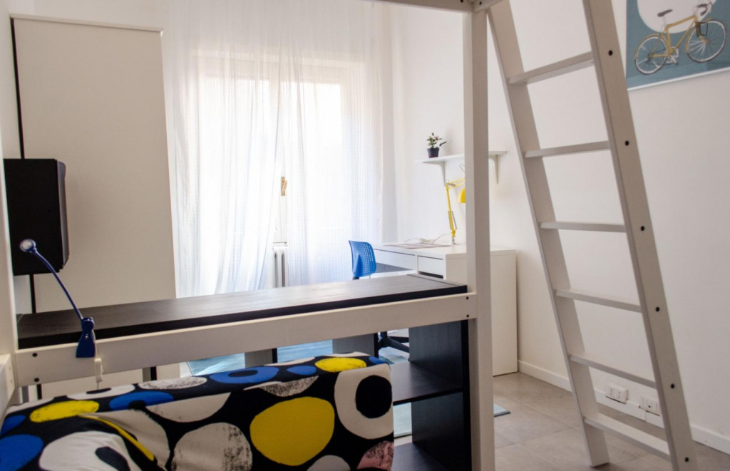 Large Great looking single bedroom in a property with balcony and outside area