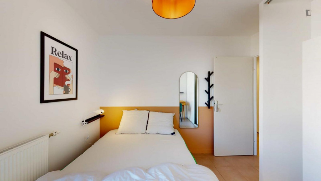 Cute double bedroom close to Aushopping Bordeaux Lac