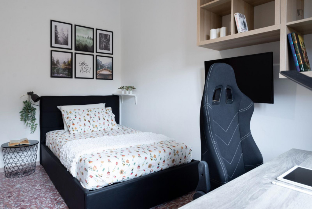 Tasteful single bedroom in a 5-bedroom flat in Calvairate - Milan - chambre - ImmoJeune