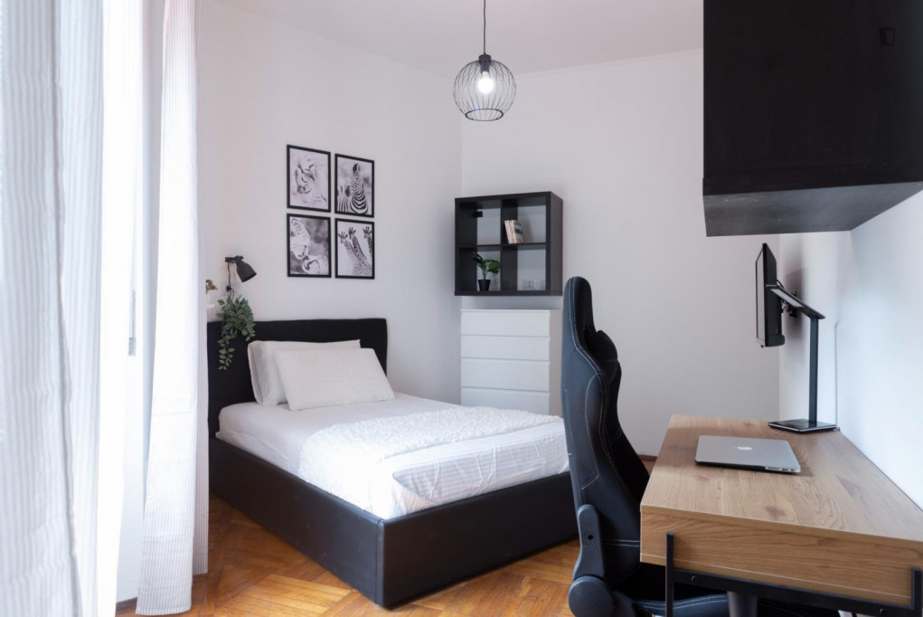 Tasteful single bedroom in a 5-bedroom flat in Calvairate - Milan - chambre - ImmoJeune