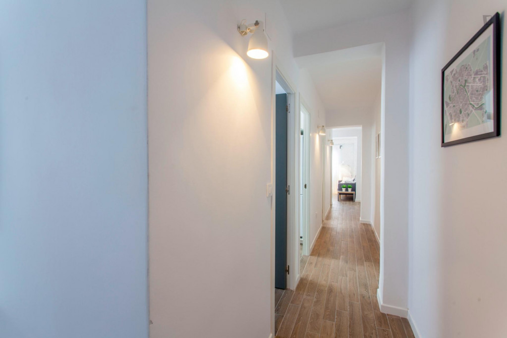 Cool looking 2-bedroom flat next to Beniferri metro station
