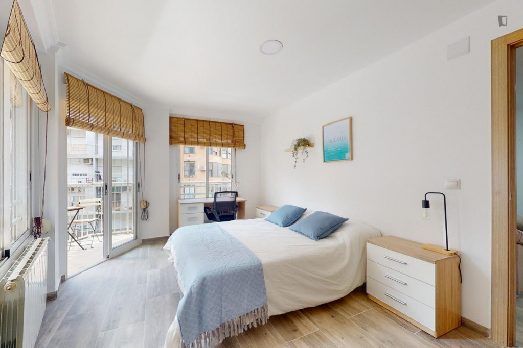 Great looking single bedroom with balcony - Valence - chambre - ImmoJeune