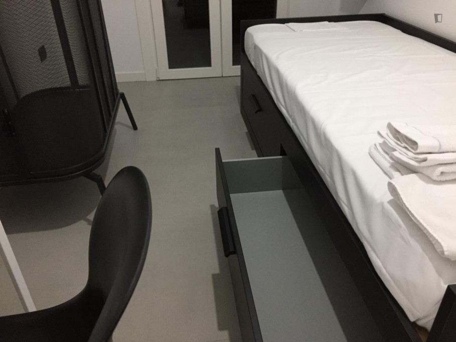 Cosy single bedroom in a 3-bedroom flat next to Politecnico Bovisa Campus - Milan - chambre - ImmoJeune
