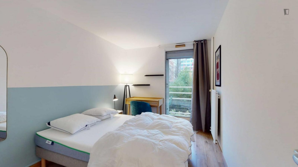 Cute double bedroom close to Parc André Malraux
