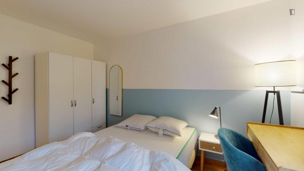 Cute double bedroom close to Parc André Malraux