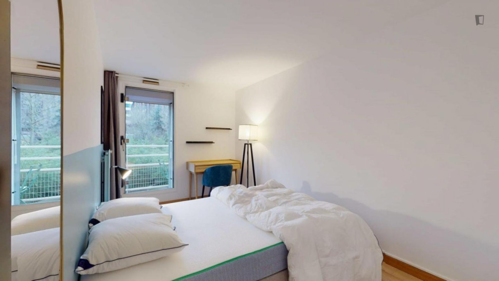 Cosy double bedroom in Nanterre