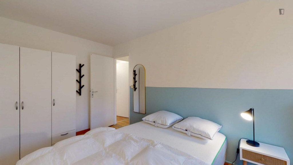 Cosy double bedroom in Nanterre