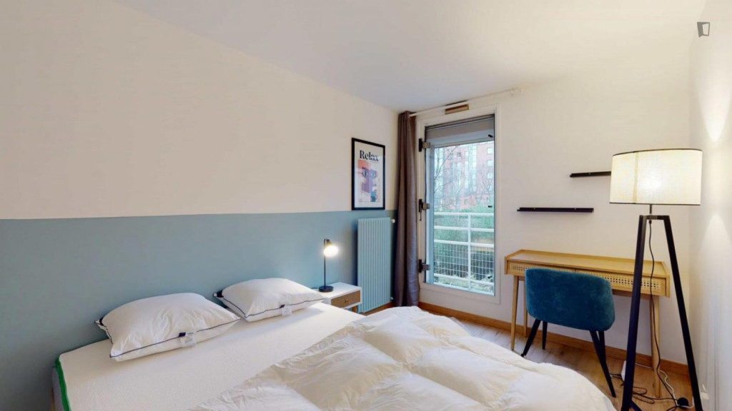 Cosy double bedroom in Nanterre
