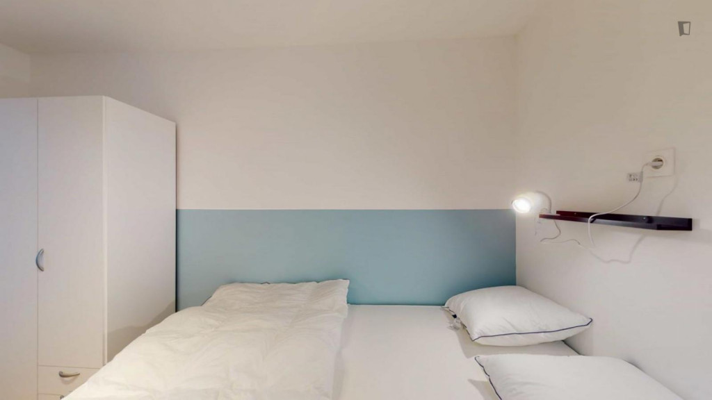 Comfy double bedroom close to Institute of Internet and Multimedia