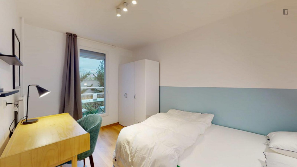 Comfy double bedroom close to Institute of Internet and Multimedia
