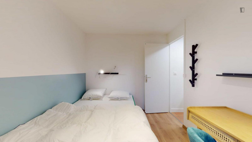 Comfy double bedroom close to Institute of Internet and Multimedia