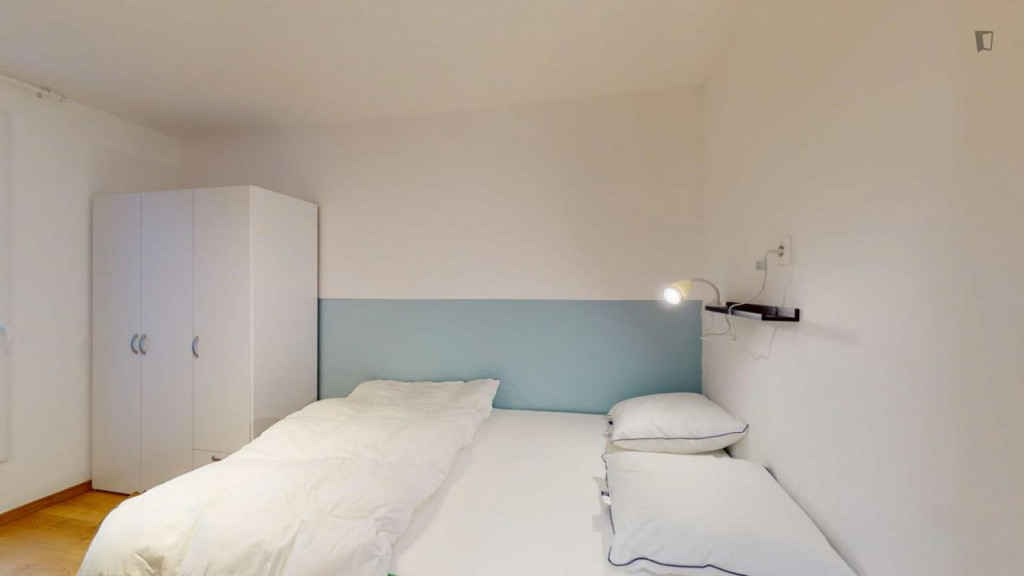 Comfy double bedroom close to Institute of Internet and Multimedia