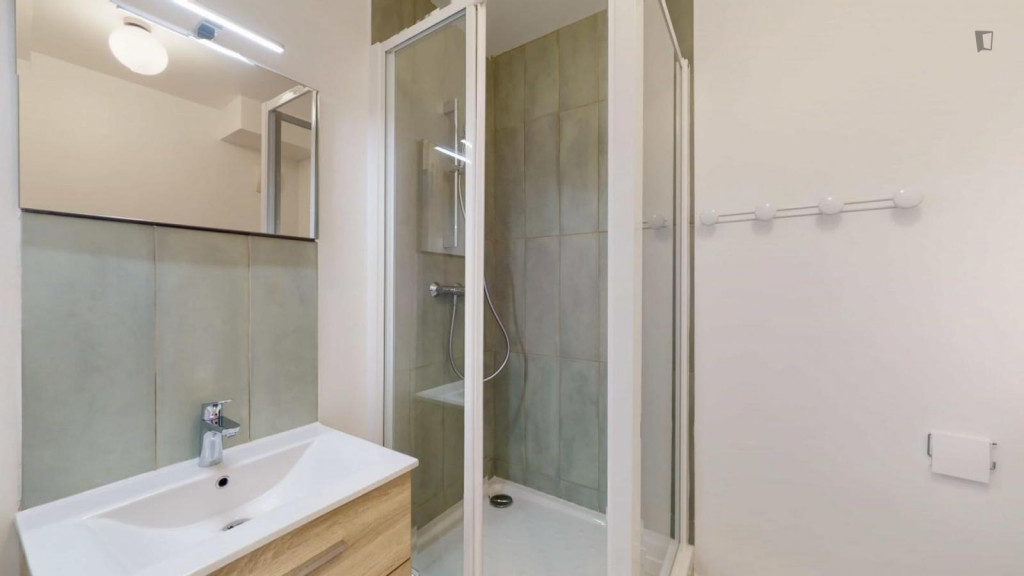Cute double bedroom in Bezons