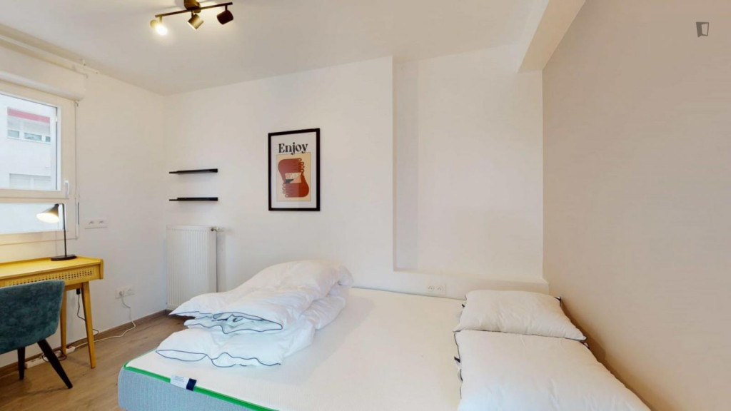 Cosy double bedroom close to Pont de Bezons