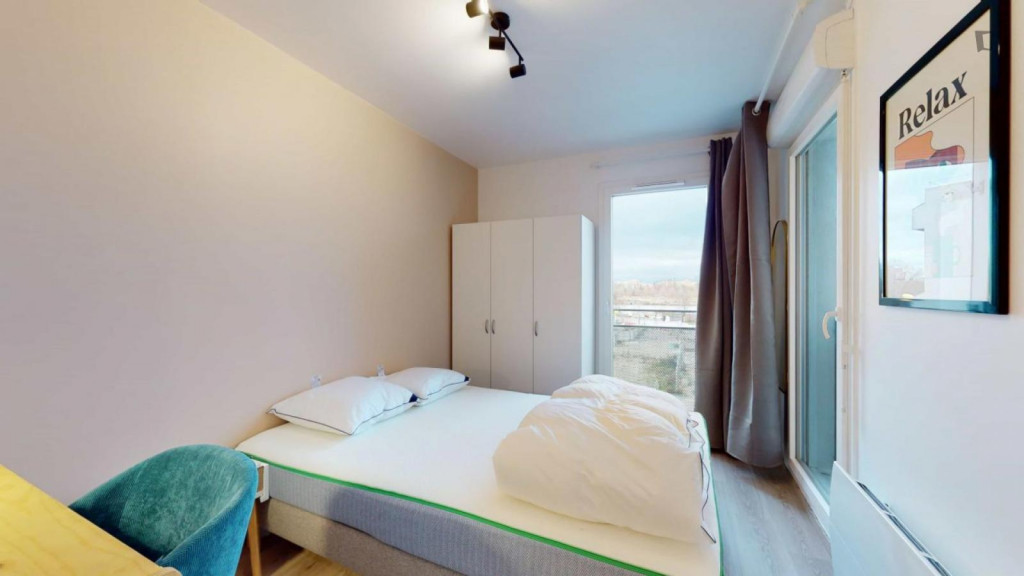 Cushy double bedroom close to Théâtre Paul Eluard