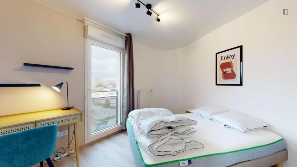 Comfy double bedroom close to Le Parc Bettencourt
