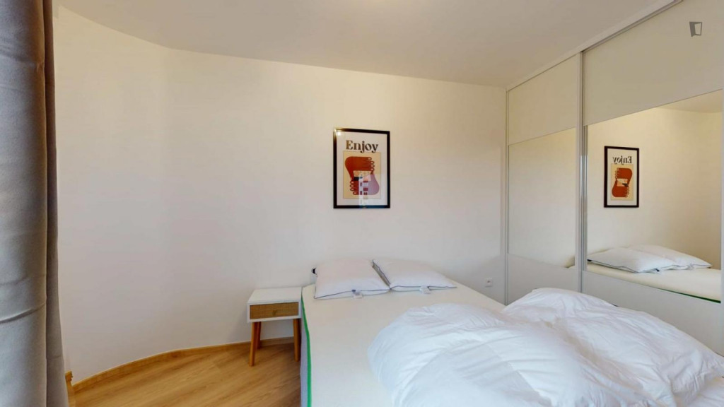 Comfy double bedroom close to Le Parc Bettencourt