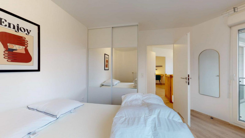 Comfy double bedroom close to Le Parc Bettencourt