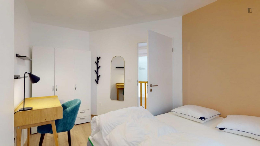 Bright double bedroom close to Parc Pierre Lagravère