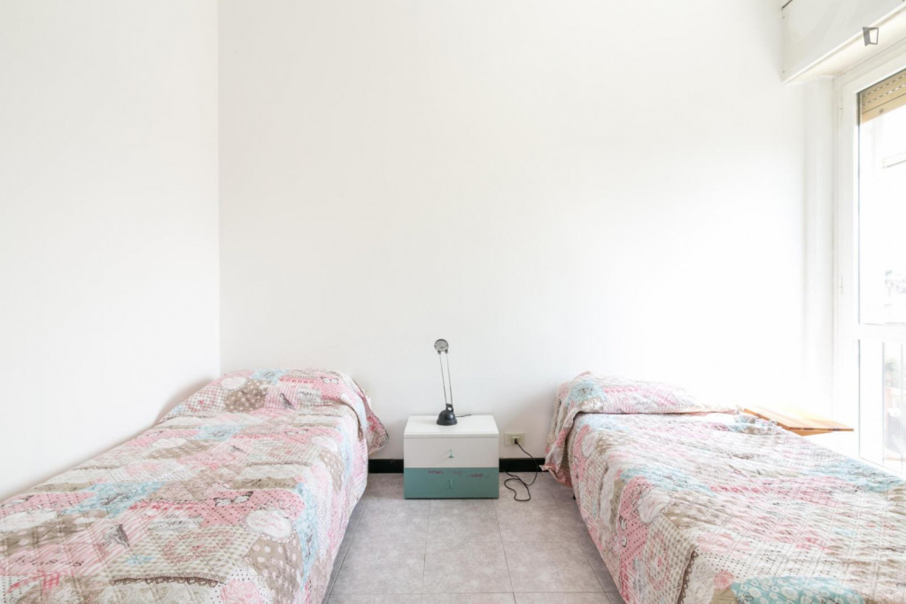 Bright double bedroom in Milan close to Rovereto metro station - Milan - chambre - ImmoJeune