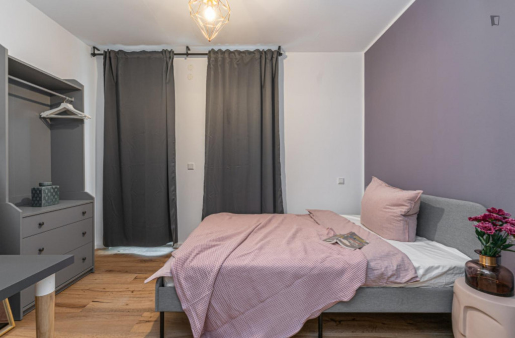 Nice double bedroom in a 5-bedroom apartment, in Schmargendorf - Berlin - chambre - ImmoJeune