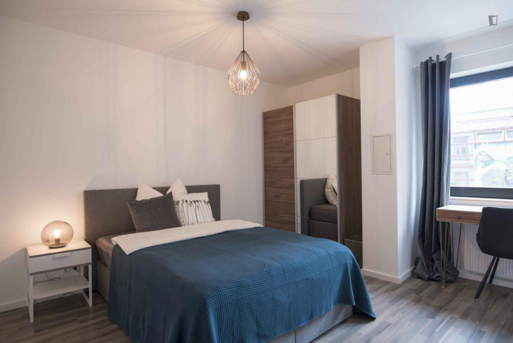 Modern double bedroom in Frankfurt - Frankfurt am Main - chambre - ImmoJeune