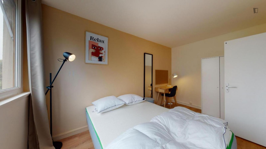Cool double bedroom in Parc de la Blanchette