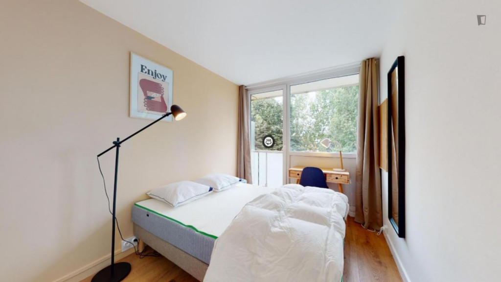 Cool double bedroom in Parc de la Blanchette