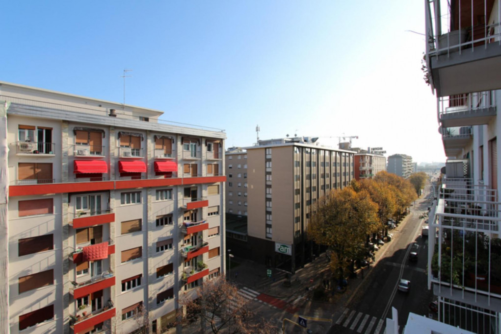 Smart double bedroom near Venice Mestre train station