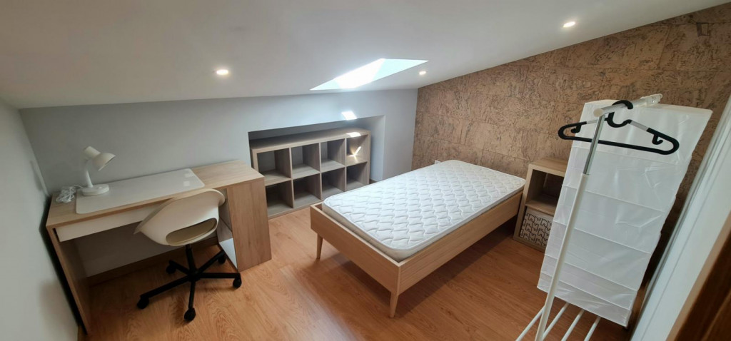 Cosy single bedroom close to Instituto Politécnico de Coimbra - Coimbra - chambre - ImmoJeune