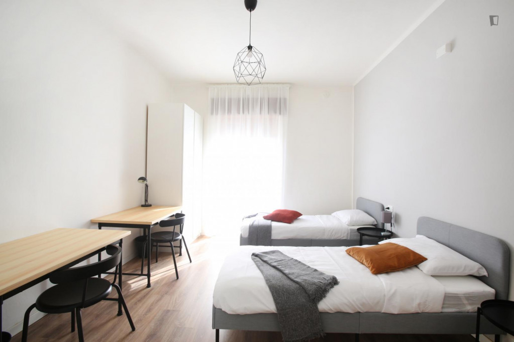 Bed in a comfy twin bedroom, in Circoscrizione 1 - Modena - chambre - ImmoJeune