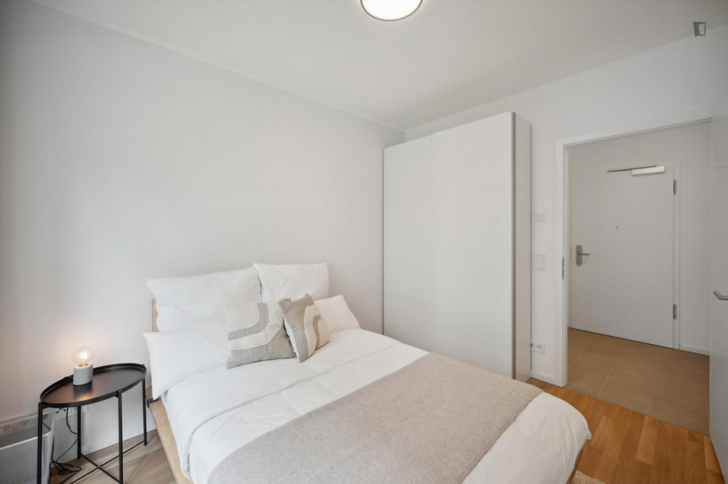 Elegant double bedroom close to Köllnischer Park - Berlin - chambre - ImmoJeune