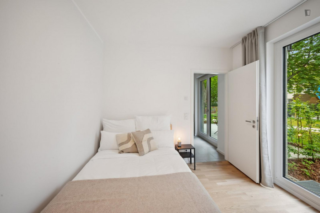Bright double bedroom next to Engelbecken Park - Berlin - chambre - ImmoJeune