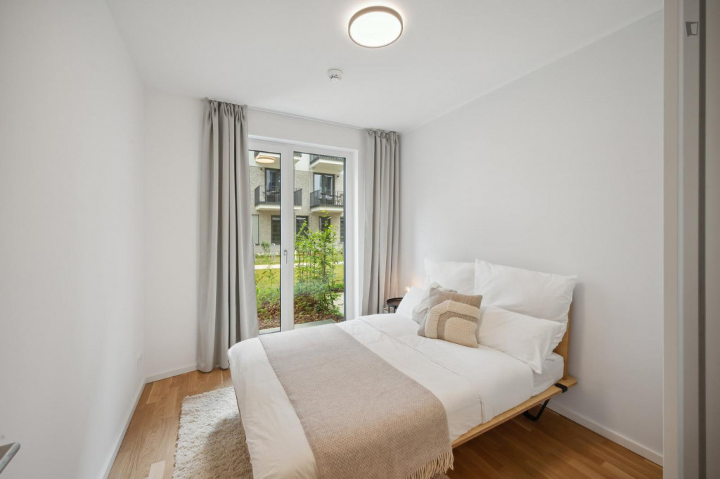 Cushy double bedroom not far from U Heinrich-Heine-Straße metro station - Berlin - chambre - ImmoJeune