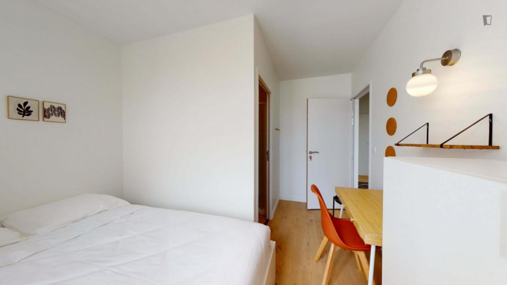 Cool double ensuite bedroom in Downtown